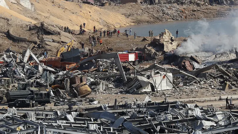 FOTO: Proses Pencarian Korban Ledakan Besar di Beirut Lebanon