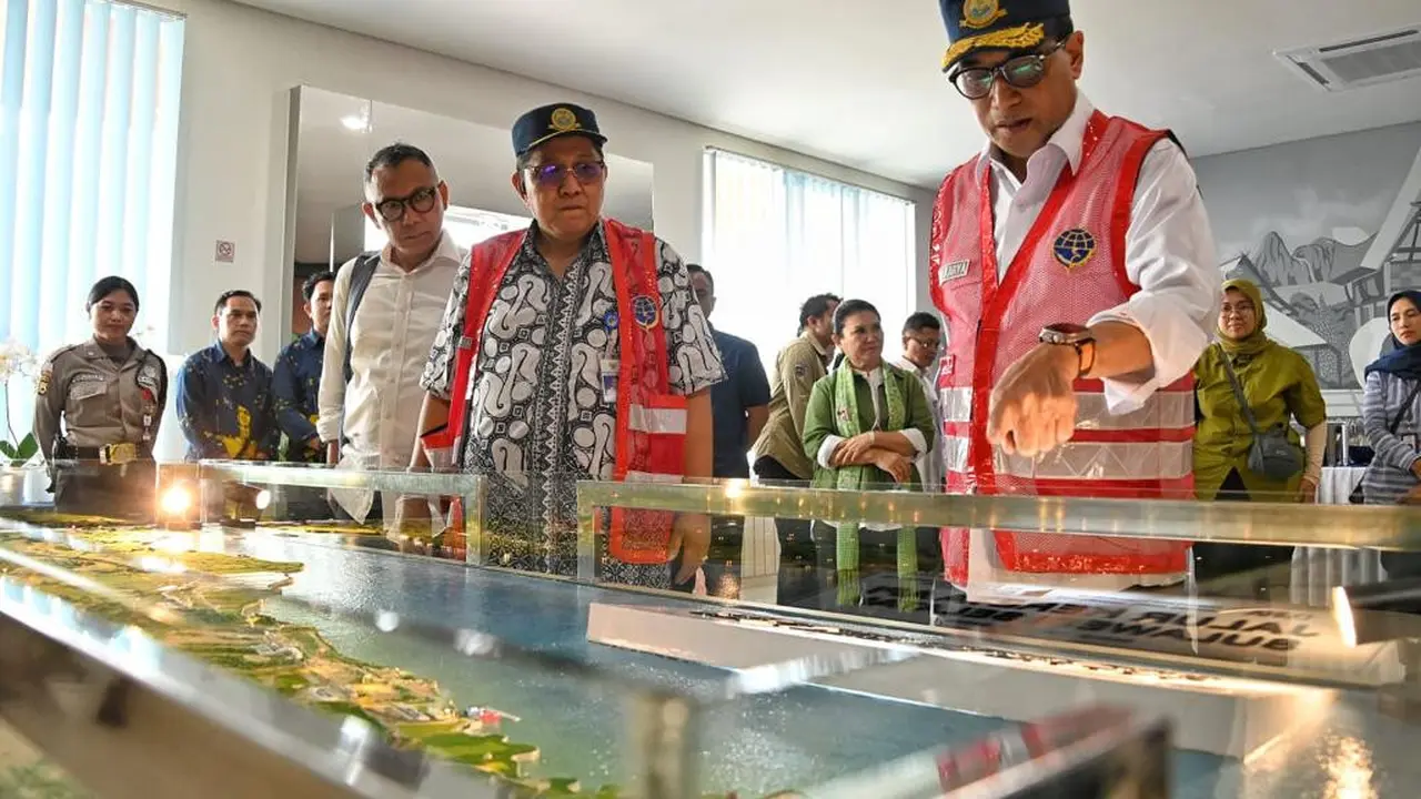 Menteri Perhubungan Budi Karya Sumadi mengungkapkan Presiden Joko Widodo (Jokowi) akan meresmikan operasional Kereta Api Makassar-Parepare lintas Maros-Garongkong.