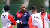 Thierry Henry Jalani Debut Melatih Tim Junior Arsenal