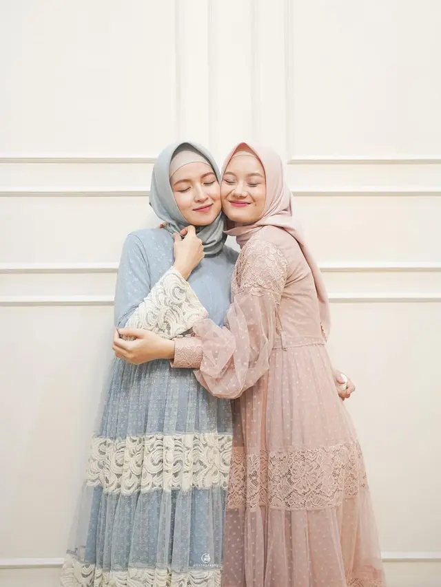 Hamil Bareng, Ini 6 Potret Kompak Dinda Hauw dan Ninie Mbayang