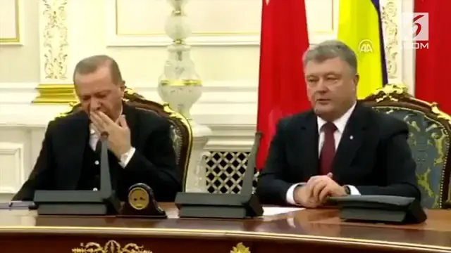 Di Ukraina sebuah video menjadi viral. Dalam video tersebut, Presiden Turki terlihat tertidur dalam sebuah konferensi pers.