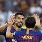 Pemain Barcelona, Luis Suarez, merayakan gol yang dicetaknya ke gawang Huesca pada laga La Liga Spanyol di Stadion Camp Nou, Barcelona, Minggu (2/8/2018). Barcelona menang 8-2 atas Huesca. (AFP/Lluis Gene)