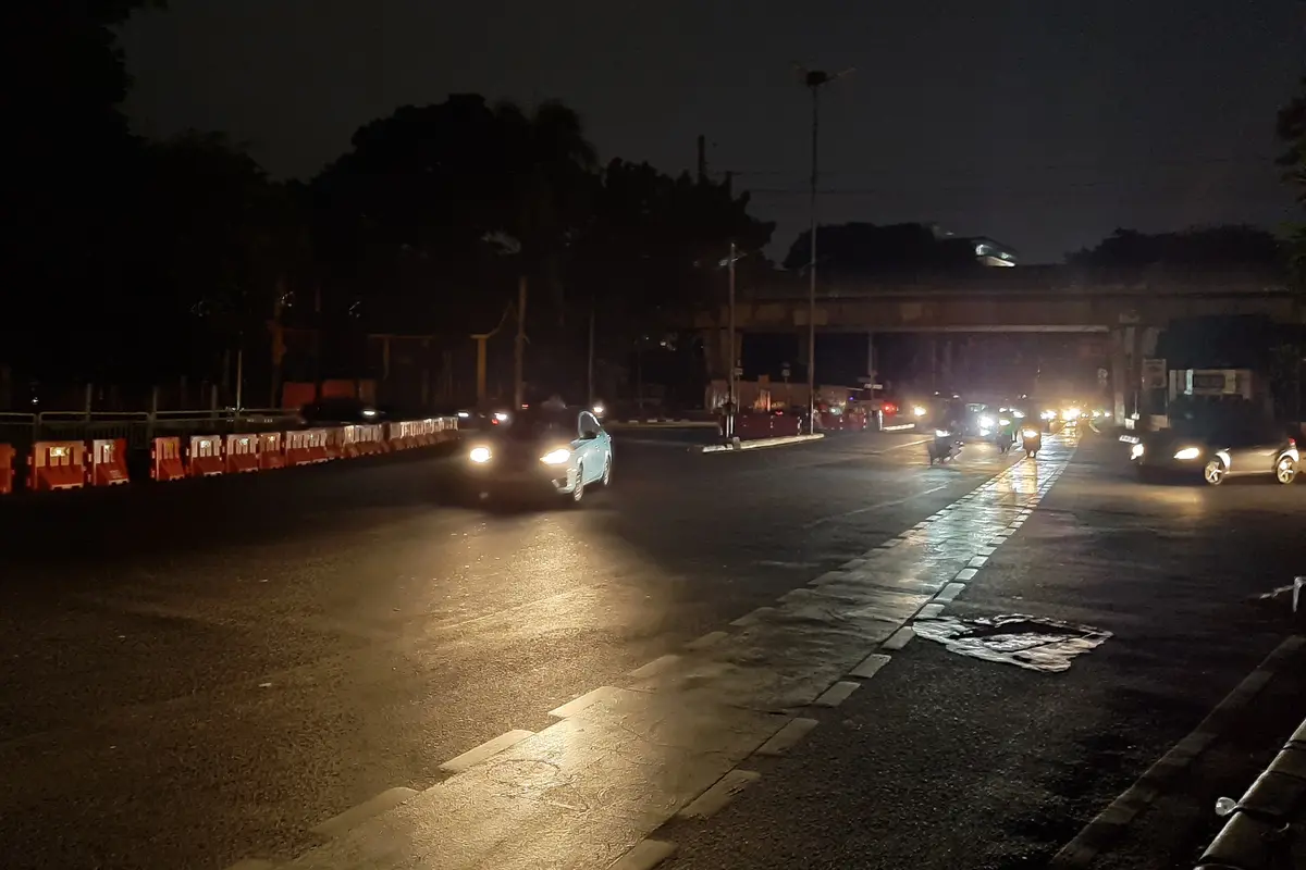 Situasi di Jalan Diponegoro, Jakarta Pusat, Minggu malam (4/8/2019) saat mati lampu.,
