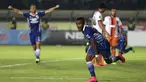 Ekspresi pemain Persib, Zulham Malik Zamrun, setelah mencetak gol kedua Persib ke gawang Pusamania Borneo FC dalam laga leg kedua perempatfinal Piala Presiden 2015 di Stadion Si Jalak Harupat, Bandung, Sabtu (26/9/2015). (Bola.com/Arief Bagus)