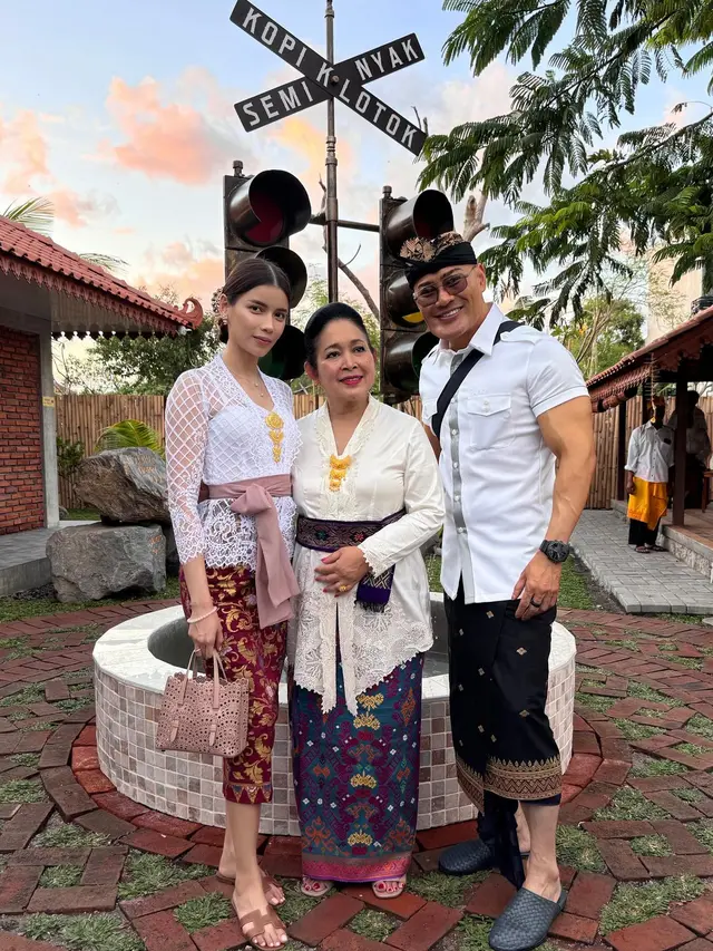 7 Momen Deddy Cobuzier dan Sabrina di Pembukaan Kopi Klotok Titiek Soeharto di Bali