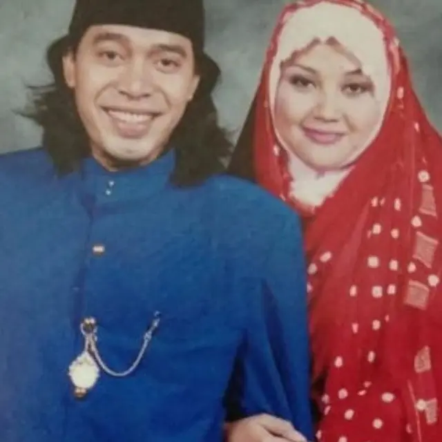 6 Potret Lawas Komeng dan Sang Istri Ini Jarang Tersorot, 25 Tahun Menikah