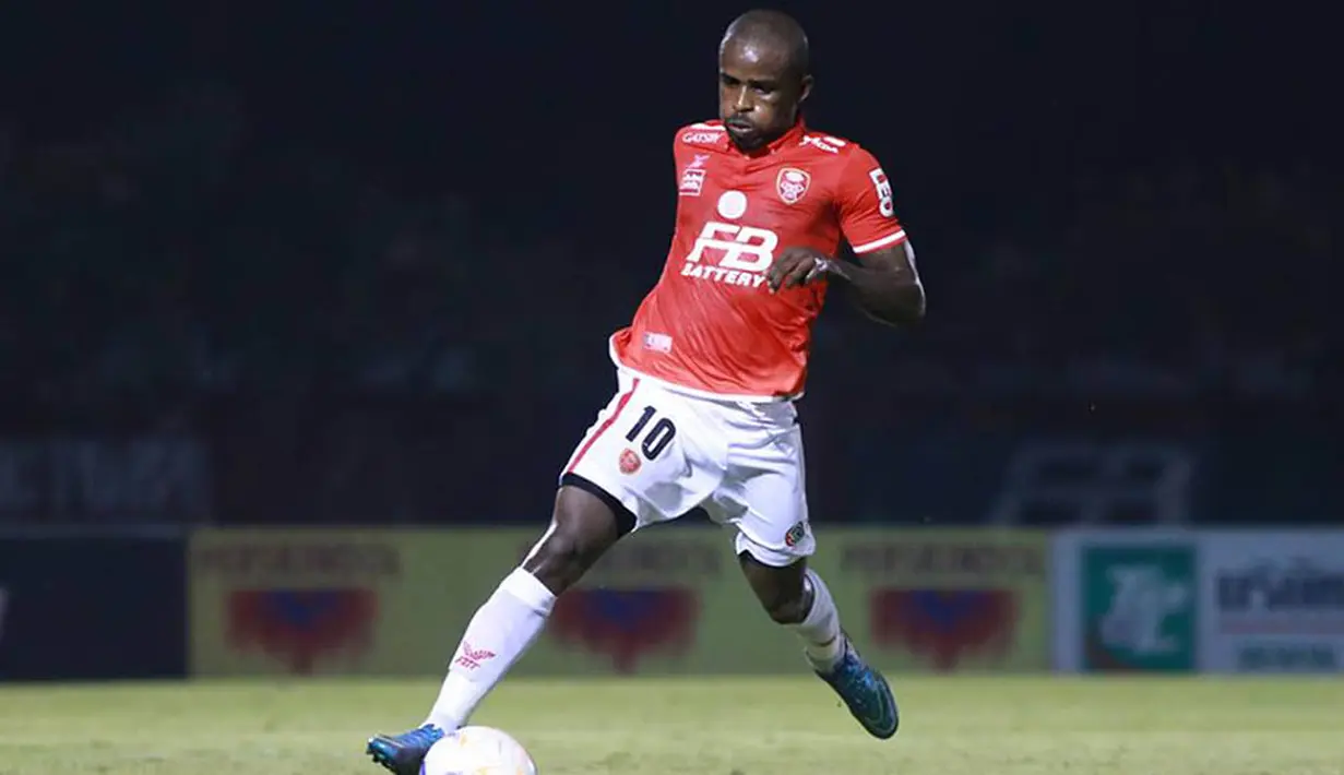 Greg Nwokolo bergabung dengan BEC Tero setelah kompetisi di Indonesia berhenti. (Sasana.Bectero.com)
