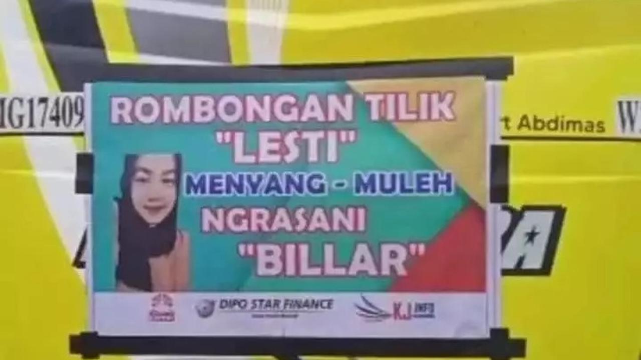 Tulisan di belakang bus (Ist)