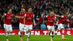 Para pemain Arsenal melakukan selebrasi usai memastikan lolos ke final Piala FA setelah mengalahkan Wigan Athletic di Stadion Wembley, London (12/4/2014). (REUTERS/Eddie Keogh)