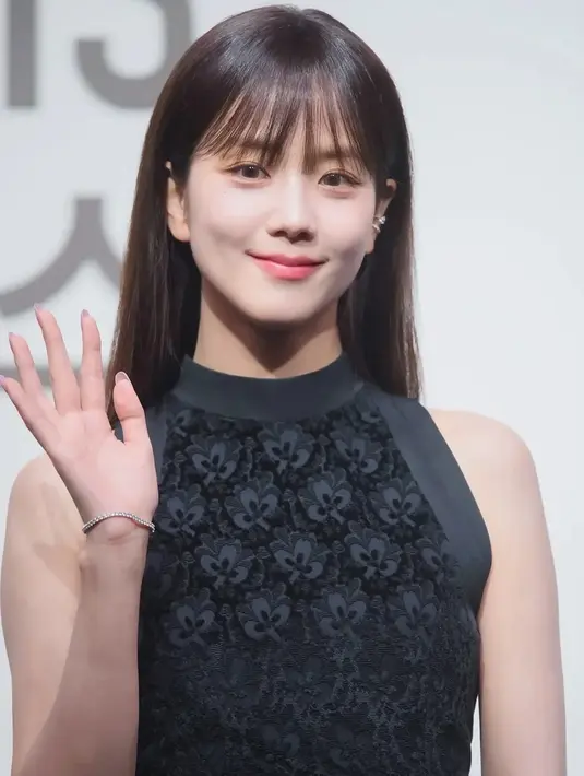 <p>Visual menawan Jisoo BLACKPINK kembali mencuri perhatian saat menghadiri Dior Designer of Dreams Exhibition, sebuah acara bergengsi yang digelar untuk merayakan warisan dan keindahan desain rumah mode Dior. [@actressjisoo24].</p>