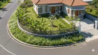 8 Desain Landscape Rumah di Desa Dekat Jalan Raya: Solusi Privasi dan Kenyamanan Modern