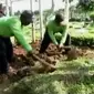 Beberapa makam fiktif yang ditemukan bahkan berada diatas badan jalan dan juga dereten batu konblok.