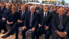 Presiden Palestina Mahmoud Abbas (ketiga kanan) menghadiri upacara pemakaman mantan Presiden Israel, Shimon Peres di Yerusalem, Jumat (30/9). Peres meninggal dunia pada usia 93 tahun, Rabu (28/9) pukul 03.00 waktu setempat. (REUTERS/ Ammar Awad)