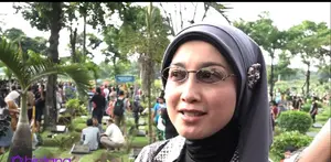 Desy Ratnasari sudah menganggap Didi Petet seperti ayahnya sendiri. Apa kenangan terindah Desy Ratnasari dengan almarhum?