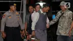 Tersangka tindak pidana korupsi penerbitan Izin Usaha Pertambangan (IUP) di Kalimantan Timur, Rudy Ong Chandra (tengah berkacamata) saat tiba di gedung Merah Putih Komisi Pemberantasan Korupsi (KPK), Jakarta, Kamis (21/8/2025). (Liputan6.com/Helmi Fithriansyah)
