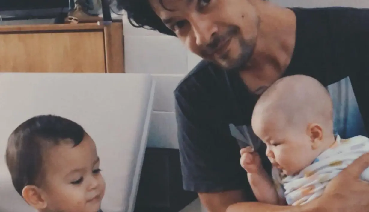 Edward Akbar Bersama Anak (Instagram/edward_akbar)