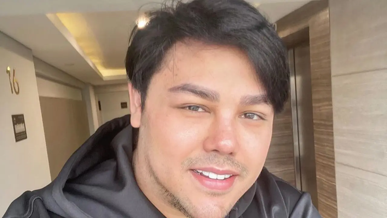 6 Potret Terbaru Ivan Gunawan, Bak Bintang Hollywood dan Bikin Pangling