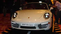 Awak Liputan6.com berkesempatan mengenal lebih dekat sosok Porsche 911 Targa 4S