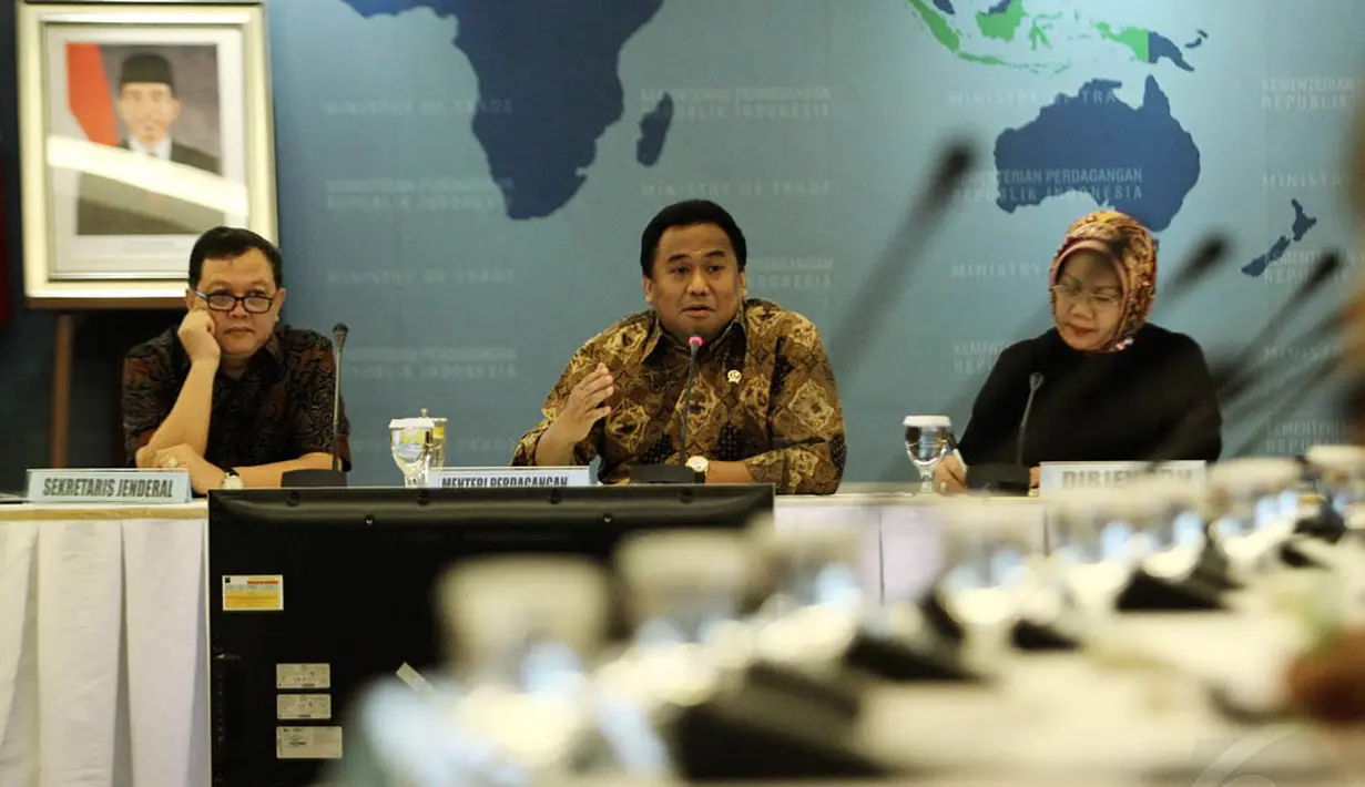 Rapat Koordinasi (Rakor) yang dipimpin langsung Menteri Perdagangan (Mendag) Rahmat Gobel ini diikuti BIN, Polri dan Bulog, Jakarta, Minggu (16/11/2014). (Liputan6.com/Faizal Fanani) 
