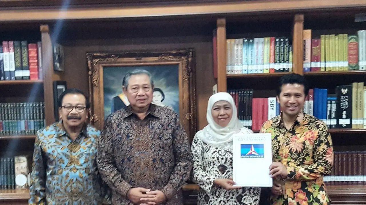 Beredar foto Ketum Demokrat Susilo bambang Yudhoyono bersama Khofifah dan Emil Dardak