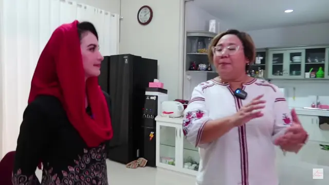 7 Foto-foto Dapur Baru Arumi Bachsin, Minimalis dan Serba Putih