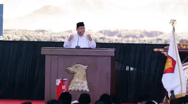 Ketua umum Partai Grindra Prabowo Subianto memberikan pidato politik pada acara Rapimnas dan Apel Kader Partai Gerindra di Hambalang, Kabupaten Bogor, Jawa Barat, Rabu (16/10/2019). Ada empat agenda yang  dilaksanakan dalam Rapimnas tersebut. (Liputan6.com/Herman Zakharia)