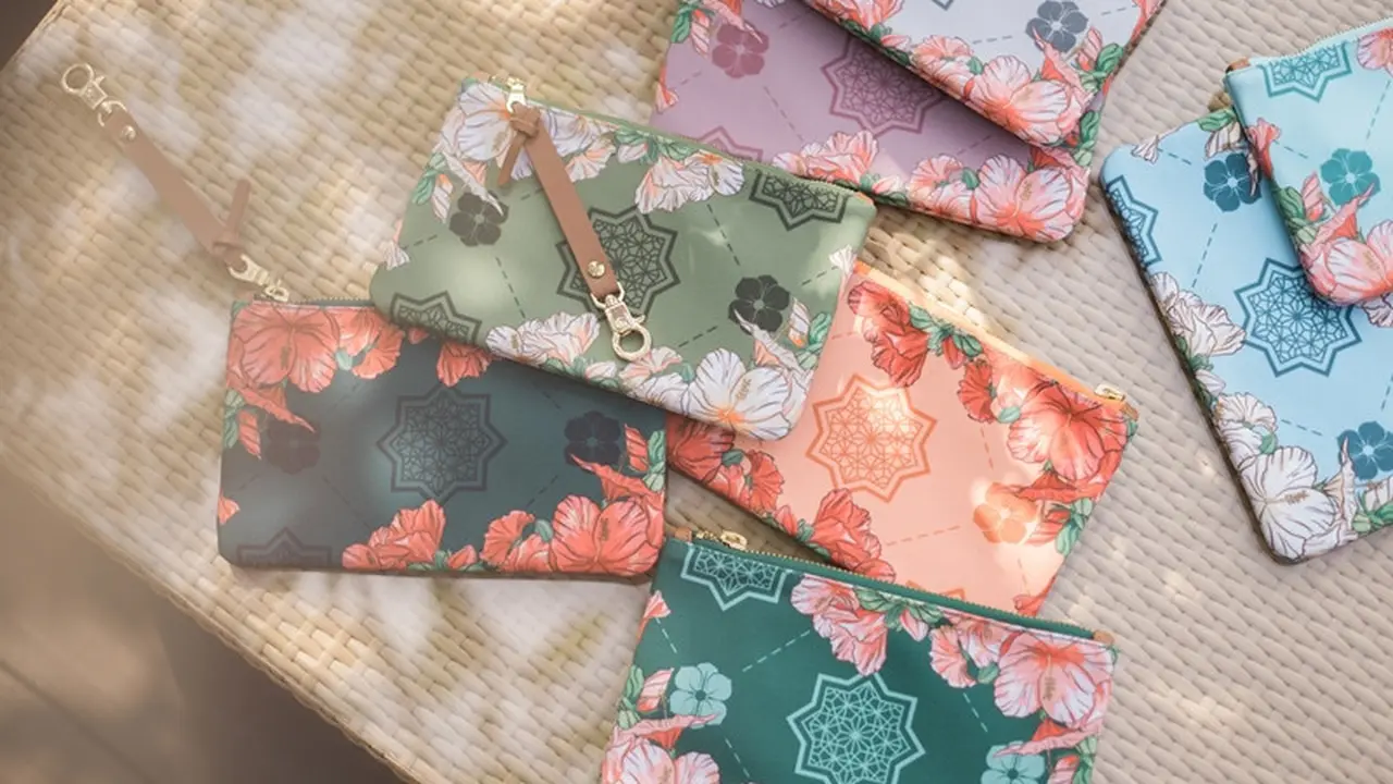 Koleksi Mukena Terbaru Saskara Tampilkan Motif Kembang Sepatu yang Punya Pesan Tersembunyi