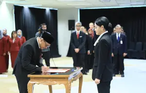 Henry Rialdi Resmi Jadi Deputi Komisioner OJK untuk Bursa Mineral dan Komoditas Strategis