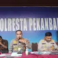 Konferensi pers temuan mayat di Basement DPRD Riau oleh Polresta Pekanbaru. (Liputan6.com/M Syukur)