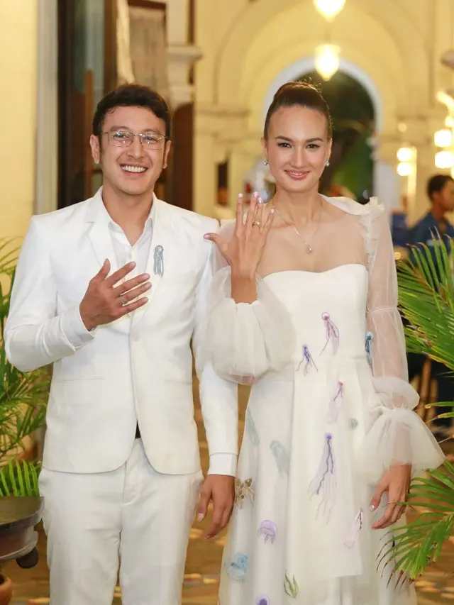 [Bintang] Dimas Anggara - Nadine Chandrawinata