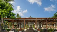 Arwana, restoran terbaru The Laguna Bali  menawarkan pengalaman bersantap di tepi pantai yang tak terlupakan. [The Laguna Bali].