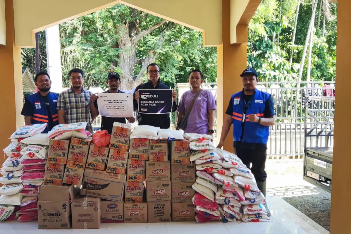 Medan Terisolasi Tak Jadi Halangan, XLSMART Maksimalkan Bantuan untuk Korban Banjir dan Longsor di Sumatra