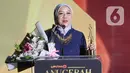 Pegiat Literasi Digital Anti-Hoax, Mira Sahid saat memberikan keterangan usai menerima Anugerah Perempuan Hebat 2025 kategori Literasi Digital pada ajang penghargaan tahunan Anugerah Liputan6 2025 di The Hall, Lantai 8 SCTV Tower, Senayan, Jakarta, Kamis (16/10/2025). (Liputan6.com/Helmi Fithriansyah)