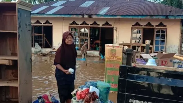 Korban banjir Konawe Utara sudah bisa kembali ke rumah, status tanggap darurat bencana diperpanjang hingga 30 Juni 2019.(Liputan6.com/Ahmad Akbar Fua)