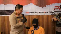 Salah satu tersangka pembunuha sopir truk di Madiun diamankan polisi. (Istimewa)