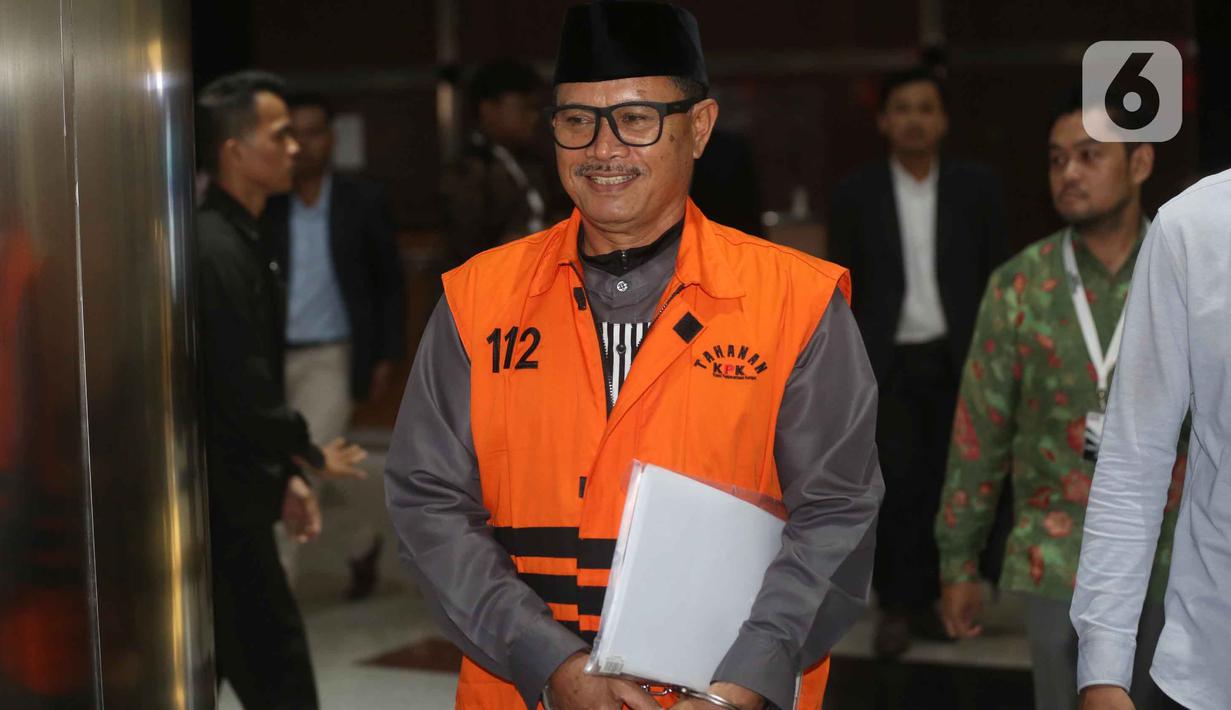 Terdapat tiga tersangka dalam kasus ini, ialah Maidi (Wali Kota nonaktif), Rochim Ruhdiyanto (orang kepercayaan), dan Thariq Megah (Kepala Dinas PUPR). Tampak dalam foto, Wali Kota Madiun nonaktif, Maidi, melangkah keluar meninggalkan Gedung Merah Putih Komisi Pemberantasan Korupsi (KPK) usai menjalani pemeriksaan lanjutan, Jakarta, Kamis (23/4/2026). (Liputan6.com/Helmi Fithriansyah)