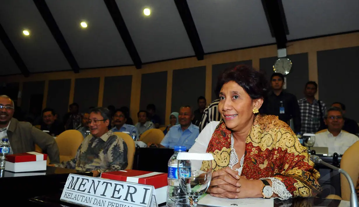 Menteri Kelautan dan Perikanan Susi Pudjiastuti menghadiri Rapat Kerja dengan para senator Komite II DPD RI, Jakarta, Rabu (5/11/2014). (Liputan6.com/Andrian M Tunay)