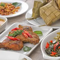 Melimpahnya makanan saat lebaran tak akan habis dalam waktu sehari. Agar makanan tersebut tak sia-sia, Anda perlu menyimpan makanan