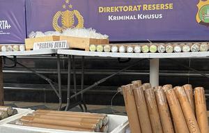Polda Metro Jaya membongkar penyelundupan 1 ton merkuri ke Filipina yang disamarkan di dalam gulungan karpet (Istimewa)