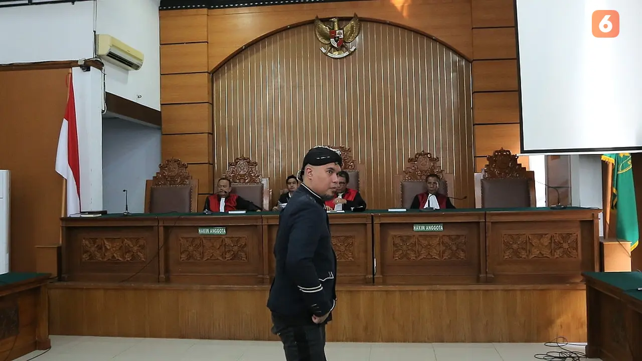 [Bintang] Ahmad Dhani di PN Jaksel