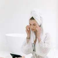 Salicylic acid menjadi eksfoliator yang dapat memperbaiki tekstur kulit (pexels.com/EKATERINA BOLOVTSOVA)