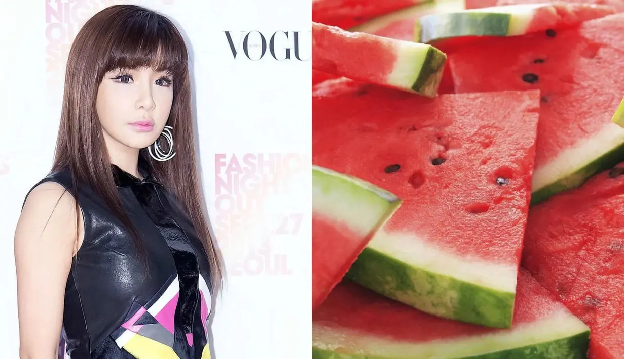 Park Bom mengaku jika ia mengonsumi buah semangka agar tubuhnya tetap ideal. Selain mengandung banyak air, buah semangka juga membantu untuk mengekang nafsu makan. (Foto: koreaboo.com)