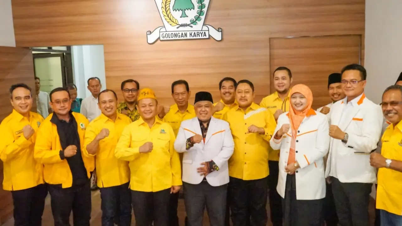 Jajaran Ketua dan Pengurus DPW PKS Jatim mendatangi DPD Golkar Jatim membahas soal Pilkada. (Dian Kurniawan/Liputan6.com)