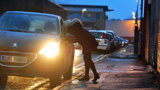Wilayah 'Legal' Prostitusi, Ibu Ini Pungut 16 Kondom dari Halaman