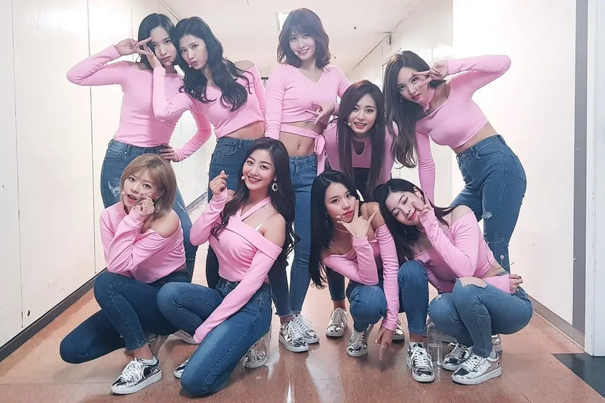[Bintang] Lirik Lagu TWICE, Wake Me Up