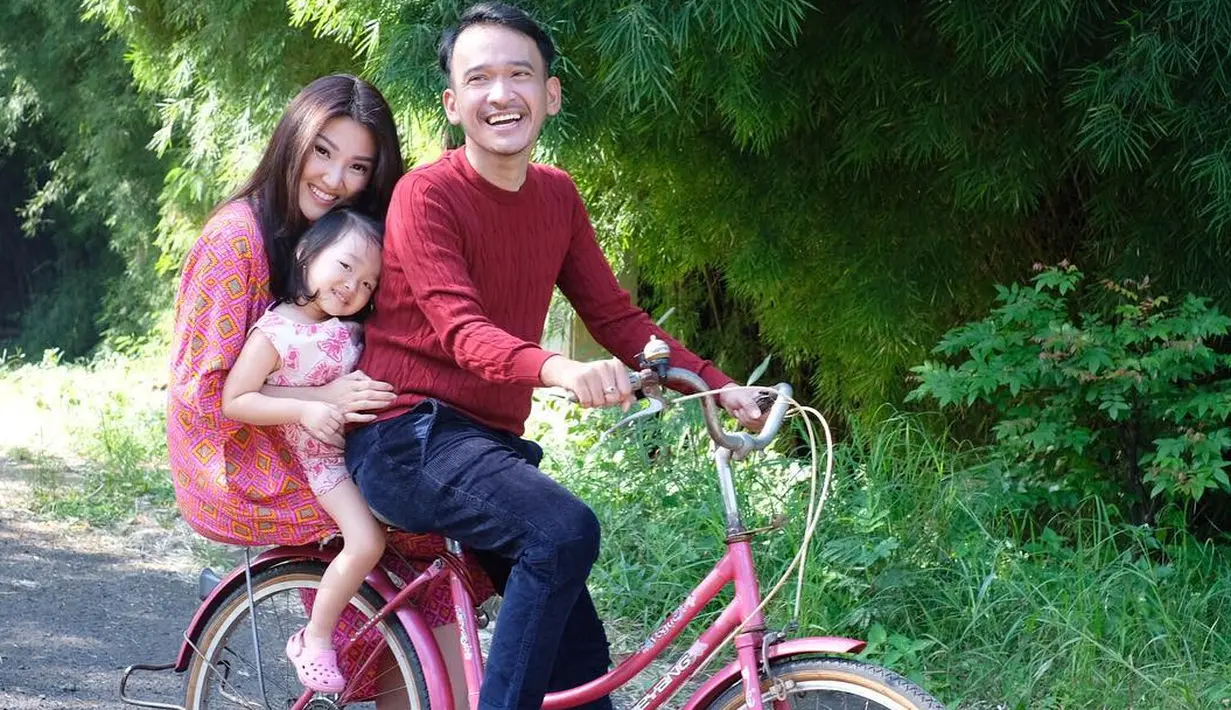 "Ini saya sudah jelaskan dan maaf kalau ternyata saya belum menjadi istri sempurna, tapi saya berusaha semampu saya menjaga keluarga kecil saya, yg penting keluarga saya happy. Thanks," tutup Sarwendah. (Instagram/ruben_onsu)