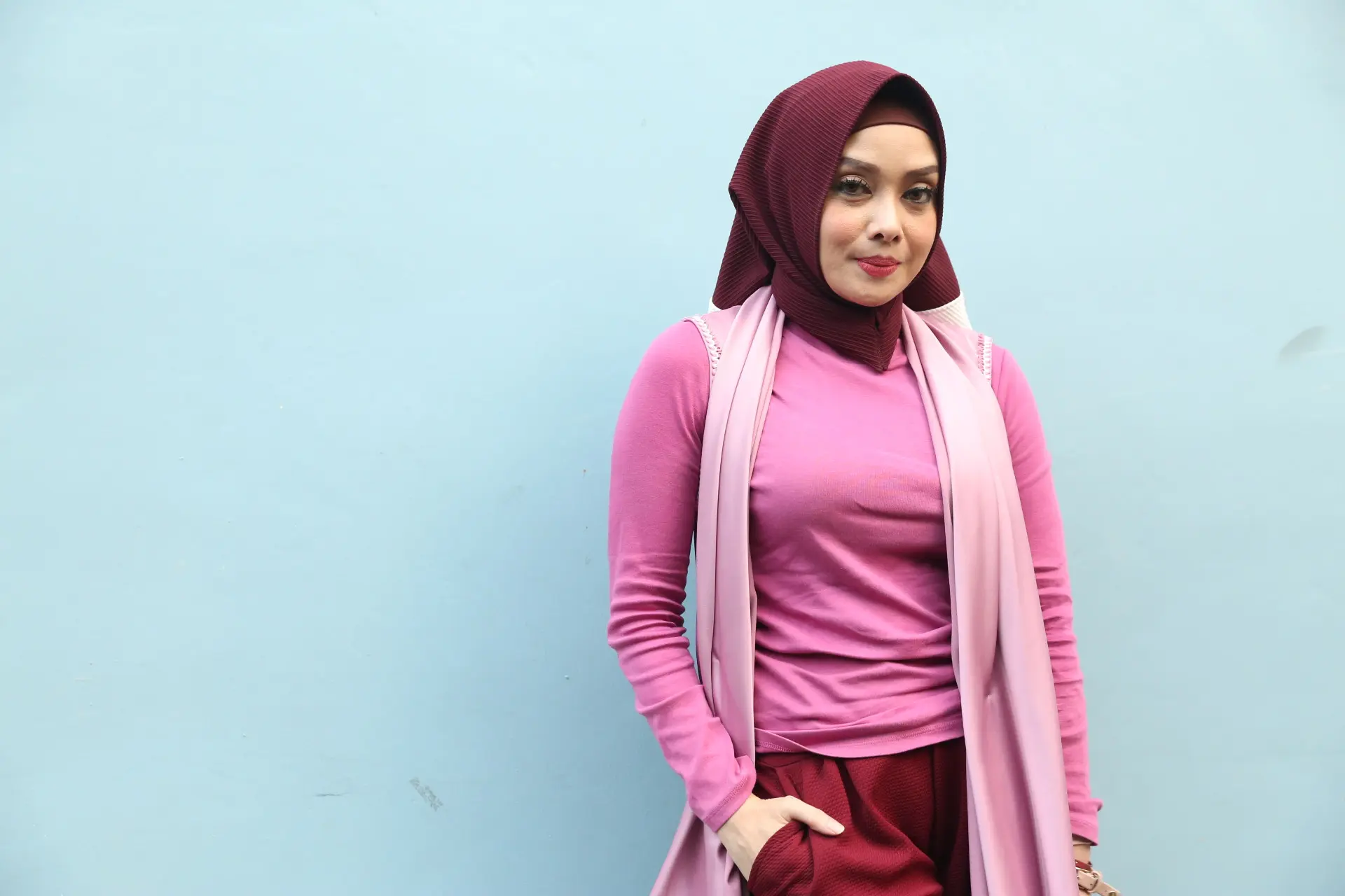 "Aku sama laki-laki gak antipati. Cuma kalau laki-laki udah mulai WhatsApp ngedeketin pakai kata-kata kangen atau segala macam aku block," ungkap Terry Putri. (Nurwahyunan/Bintang.com)