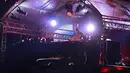Tata panggung dan tata cahaya yang begitu memukau memaksimalkan penampilan keren  Tiesto. DJ sekaligus produser asal Belanda ini tak kenal lelah mengajak penonton bergoyang di panggung utama Garudha Land. (Galih W. Satria/Bintang.com)