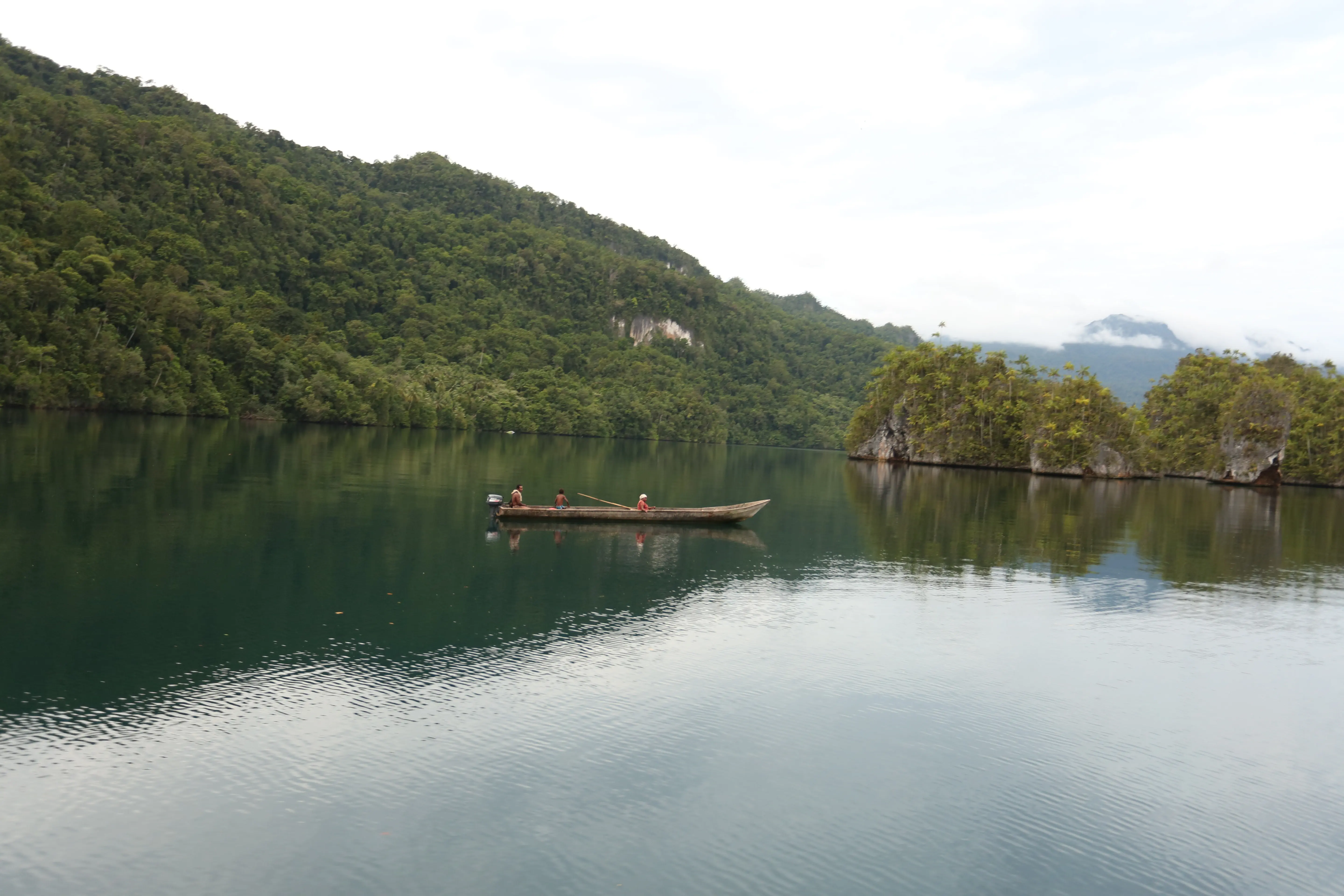 Teluk Triton di Kabupaten Kaimana, Papua Barat dinilai lebih indah dari Raja Ampat. (Bintang.com/Ruben Silitonga)