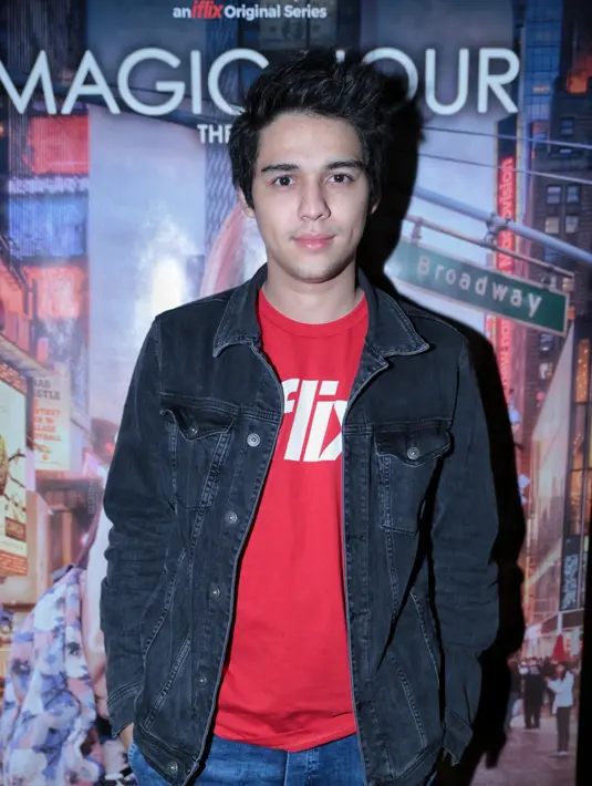 Aktor 24 tahun yang membintangi  Magic Hour: The Series itu juga tak tergangu dengan banyaknya pemberitaan tersebut. Apalagi banyak beredar foto berdua di media sosial. (Adrian Putra/Bintang.com)